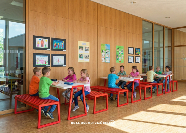 Schulmöbel Nemi nicht brennbar und am Boden verankerbar / befestigt - Farbe: Rot