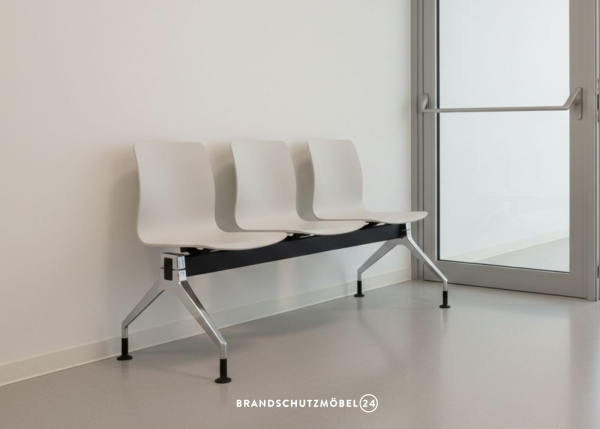 Sitzbank im Rettungsweg / Fluchtweg - Flurbereich - schwer entflammbar nach DIN 66084 P-a